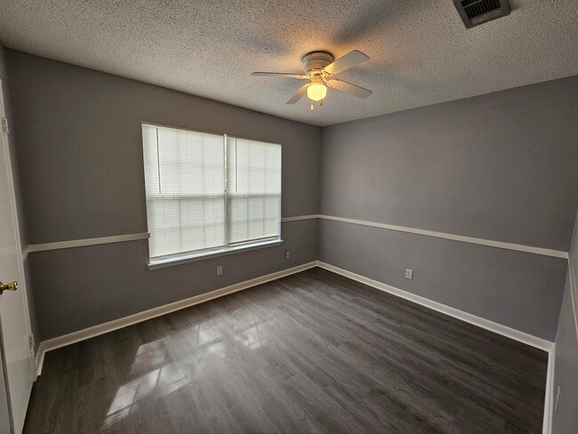 Building Photo - 3026 Yorktown Cir