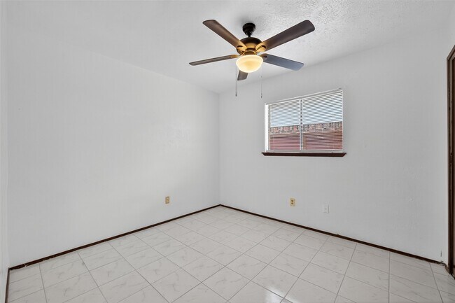 Building Photo - 14315 Lourdes Dr