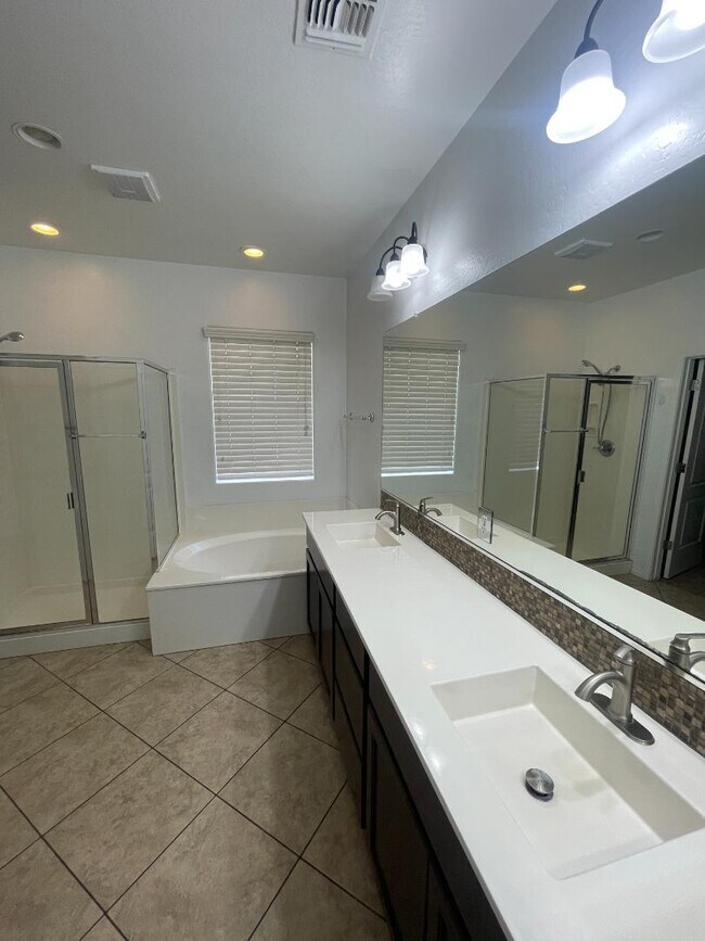 Building Photo - 4425 E Muriel Dr