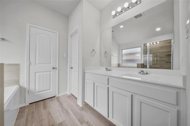 Building Photo - 9539 Summer River Dr