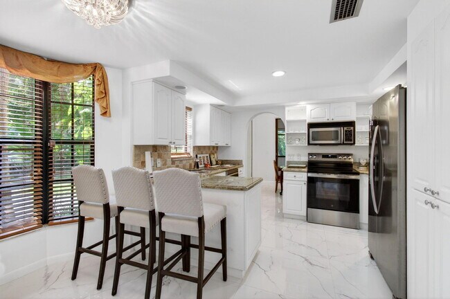 Building Photo - 7865 La Mirada Dr