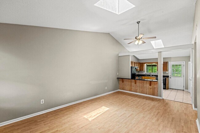 Building Photo - 130-132-132 Pine Crest Dr