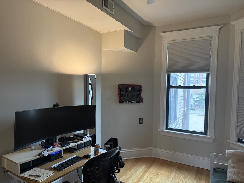 2nd BR - 2459 N Albany Ave