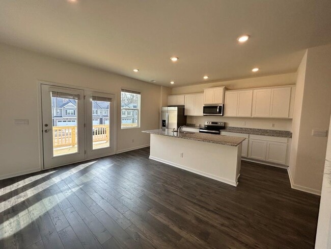 Building Photo - 1253 Cades Walk