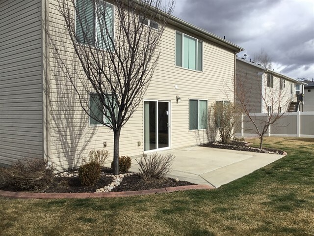 Building Photo - 865 Southhampton Dr
