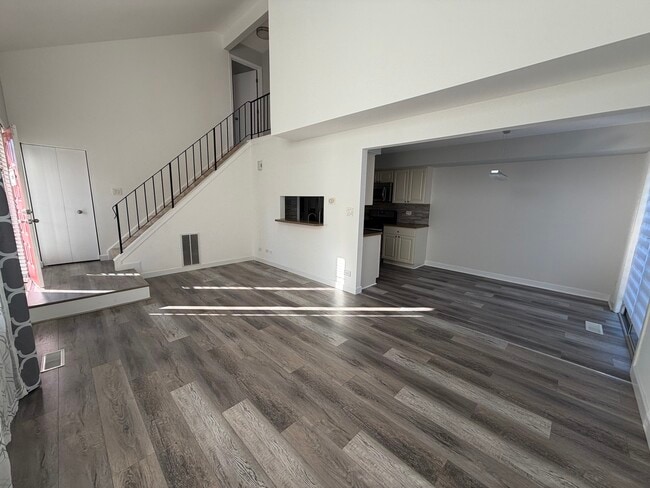Building Photo - 371 Wisteria Dr
