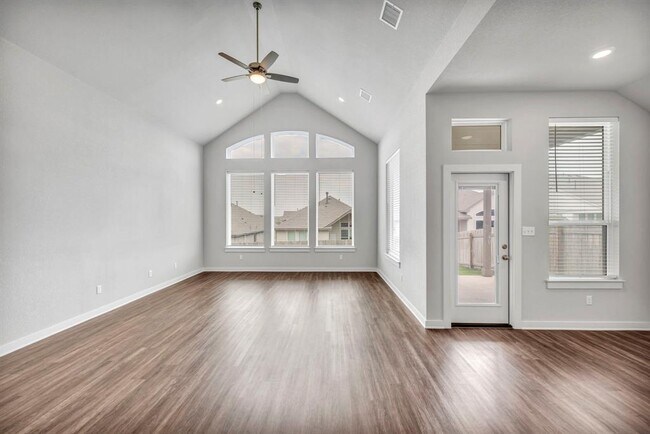 Building Photo - 121 High Plains Dr