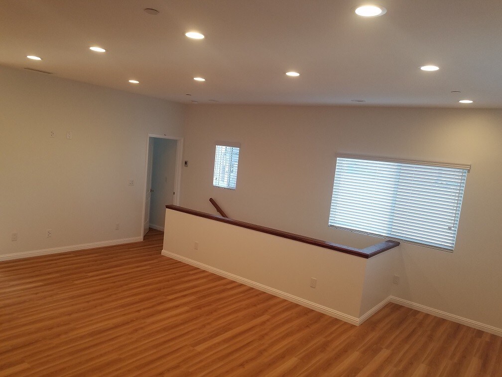 Living area - 1429 S Sycamore Ave