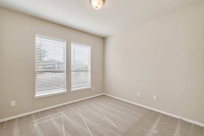 Building Photo - 411 Sunlit Vly Cir