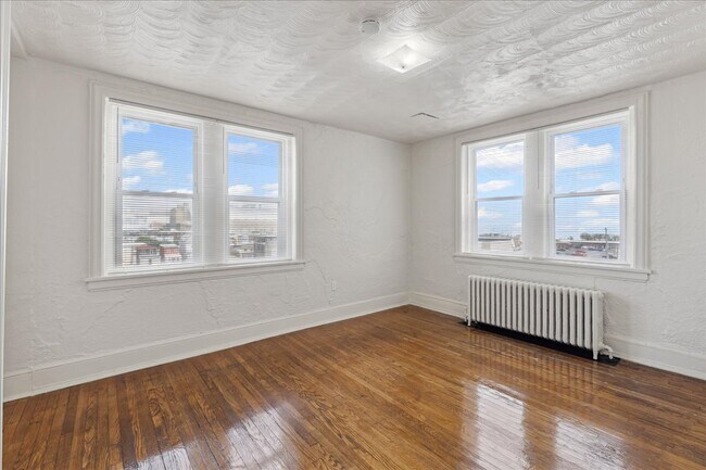 Building Photo - 33 S Iowa Ave