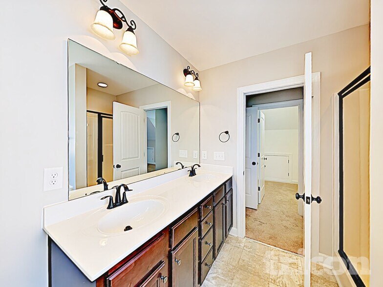 Building Photo - 69 Diamond Creek Dr