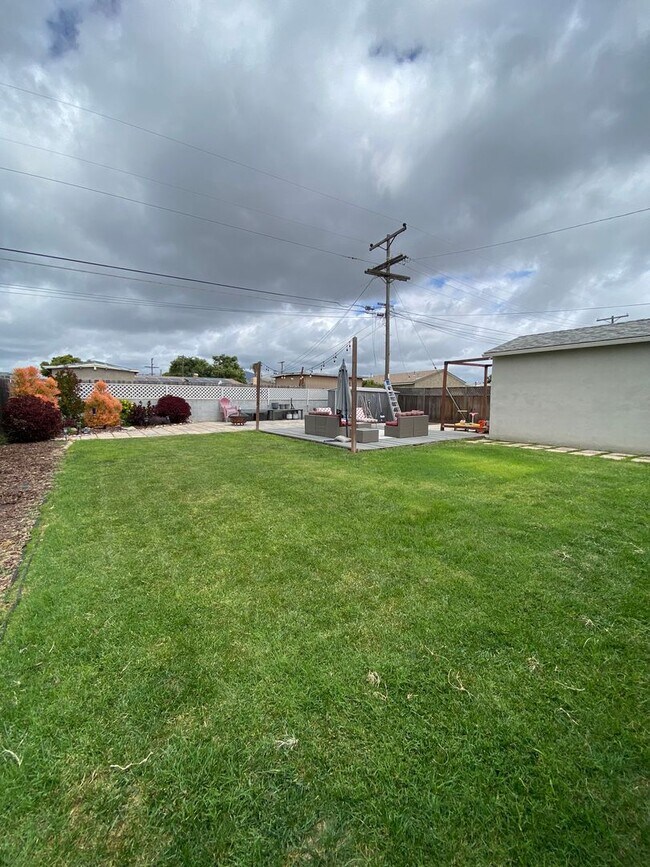 Building Photo - Gorgeous, Spacious 3 bed / 1 bath located near Encanto, San Diego!