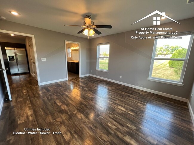 Building Photo - 301 E St Eunice Rd