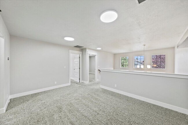 Building Photo - Stylish 4-Bed + Loft Just Minutes from The...