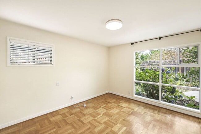Building Photo - Thoughtfully Updated 3 Bed, 2 Bath Home Close to Rinconada Park, Lucie Stern Community Center, an...