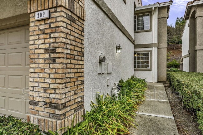 Building Photo - 309 Cam Arroyo