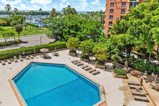 Building Photo - 2901 S Bayshore Dr