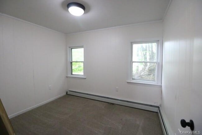 Building Photo - 208 Center St