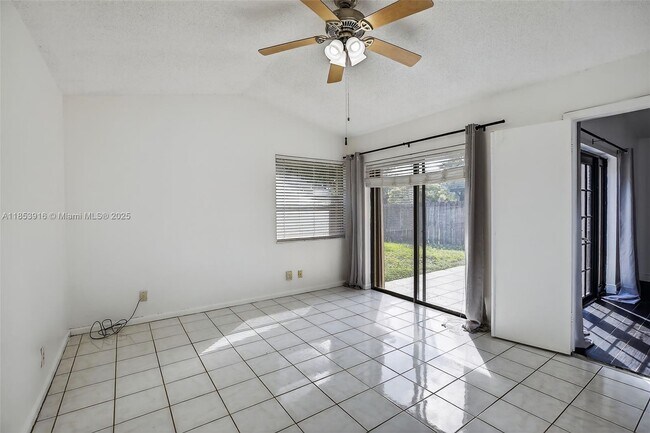 Building Photo - 581 Lakeside Cir
