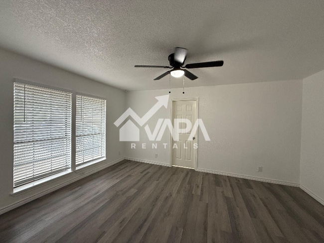 Building Photo - 6735 Stone Lake Dr