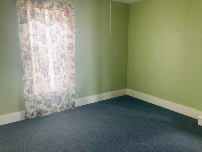 Building Photo - 5 Kirk St