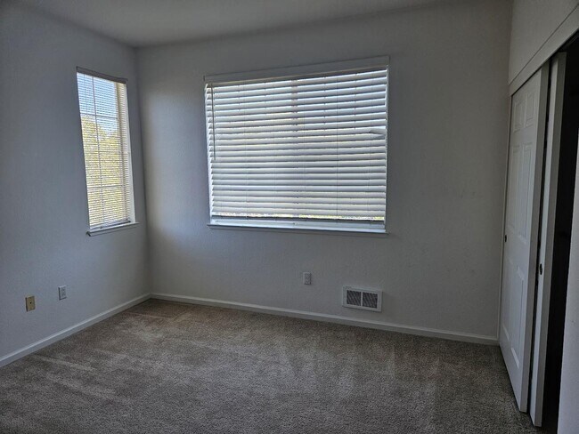 Building Photo - 2116 Hastings Shore Ln