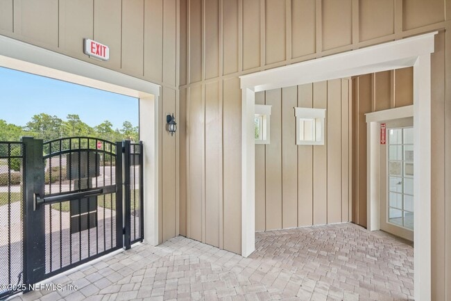 Building Photo - 633 Seville Pkwy