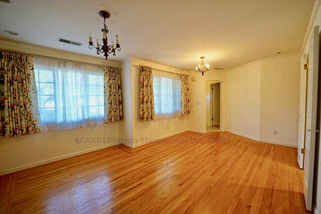 Building Photo - Loma Verde Home with Spacious Backyard, Gr...