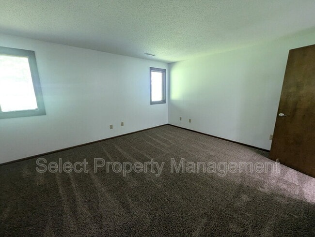 Building Photo - 4619 Arlington Pkwy S
