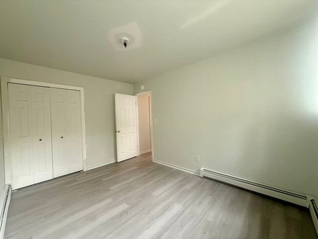 Building Photo - 410/412 S Revena Blvd