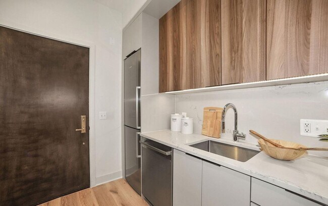 Building Photo - One Bedroom Condo in the Heart of the City + Rooftop Deck **Half Month Free on 12 Month Lease**