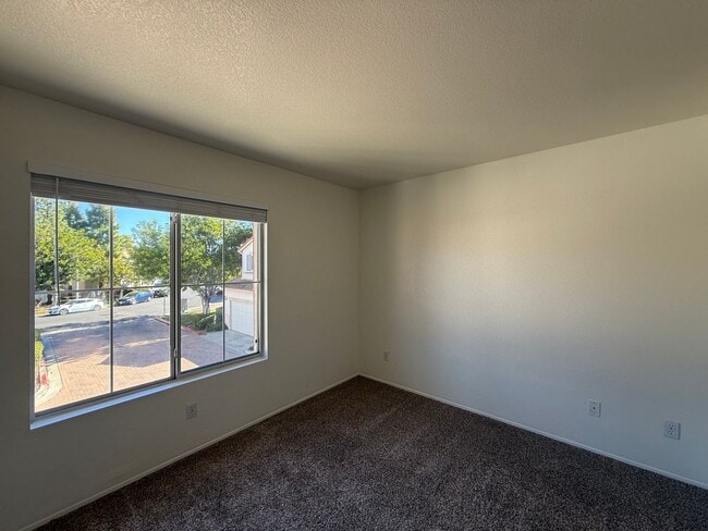 Building Photo - Beautiful 3B/2.5BA Home in Mira Mesa for R...