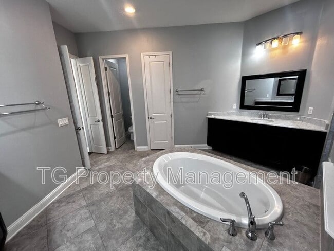 Building Photo - 4763 Yacht Ct