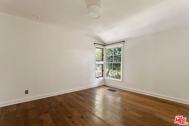 Building Photo - 1530 Elevado St