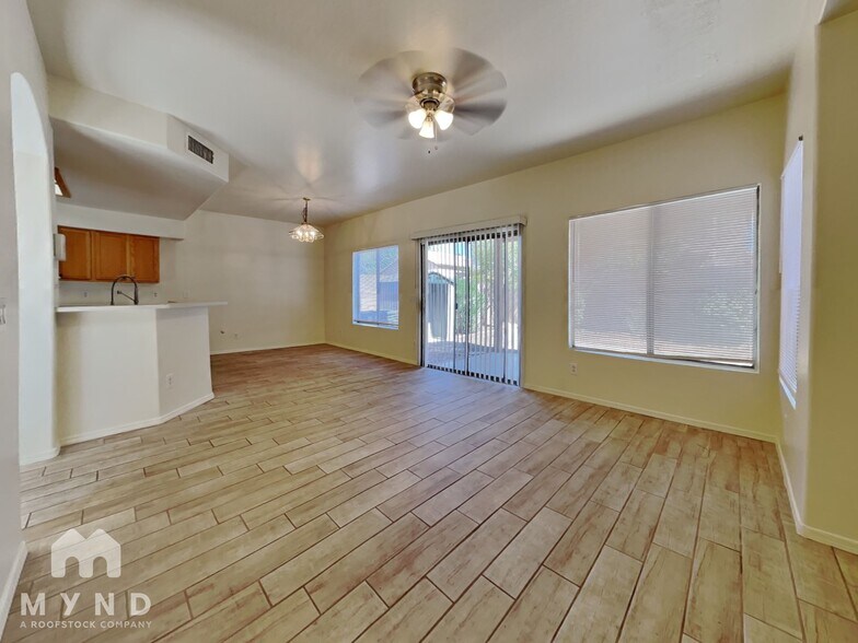 Building Photo - 10524 W Almeria Rd