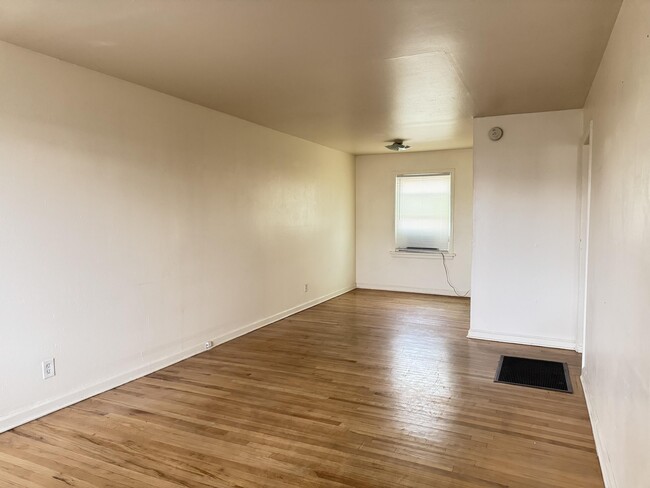 Building Photo - 1016 Wilmoore Dr SE