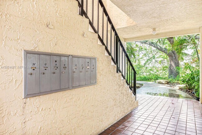 Building Photo - 9107 SW 137th Ter