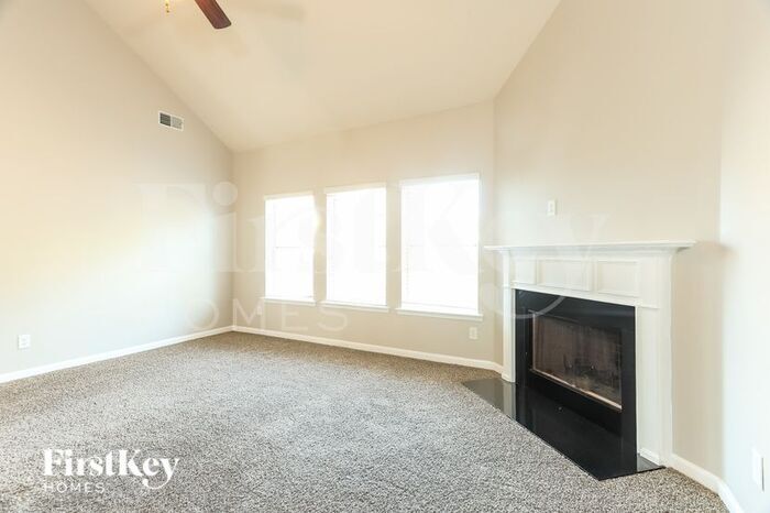Building Photo - 1005 Bethpage Ln