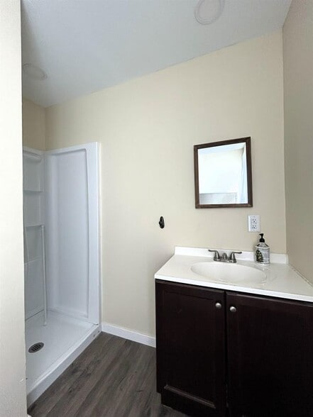 Building Photo - 565 White Mountain Hwy