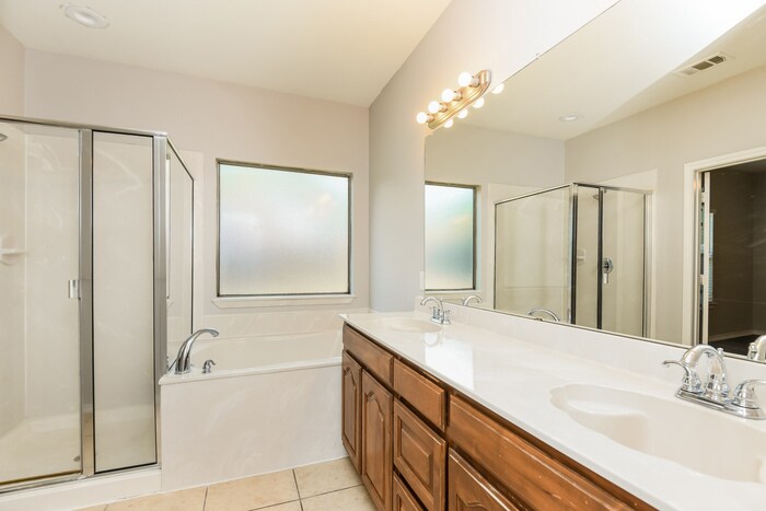 Building Photo - 1216 Sunderland Ln