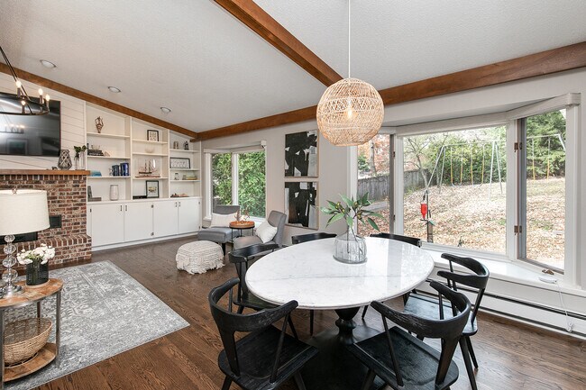 Family Room - 5505 Waterbury Rd