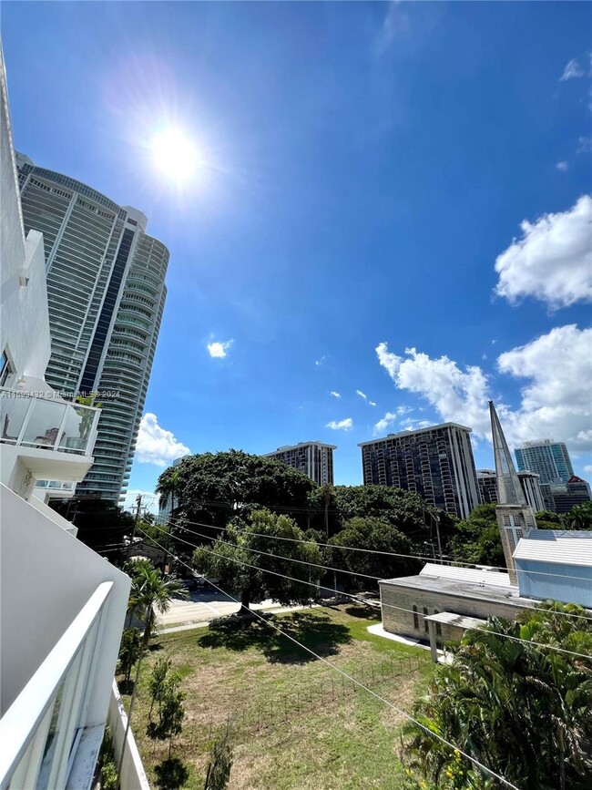 Building Photo - 1650 Brickell Ave