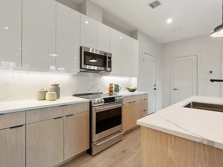 Building Photo - 85 Myrtle St