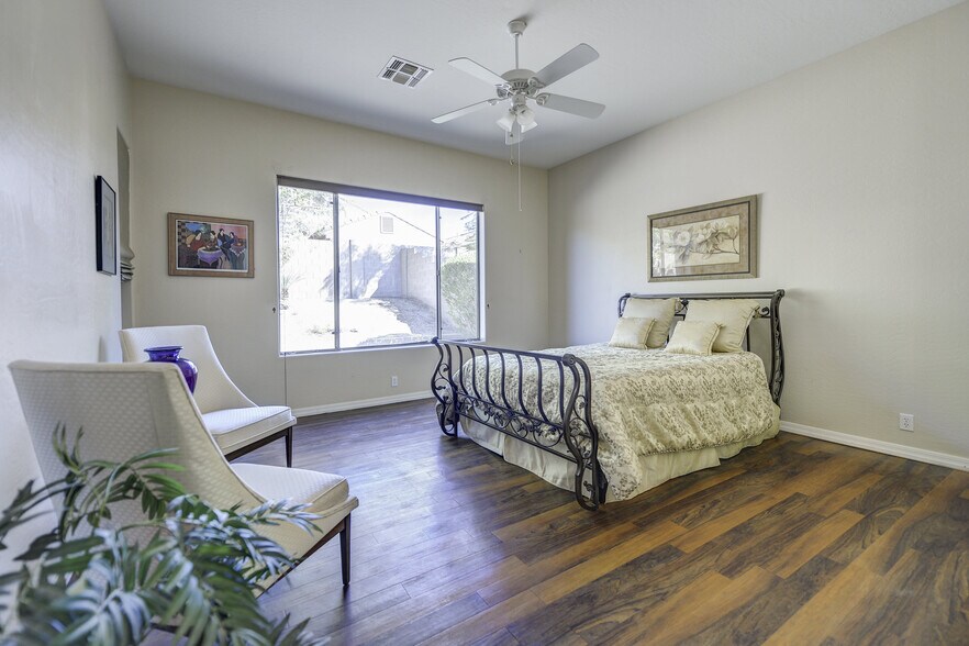 Building Photo - 7634 E San Fernando Dr