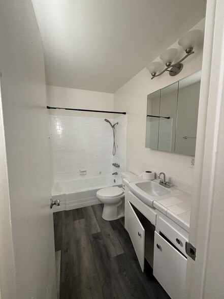 Building Photo - 5019 Klump Ave