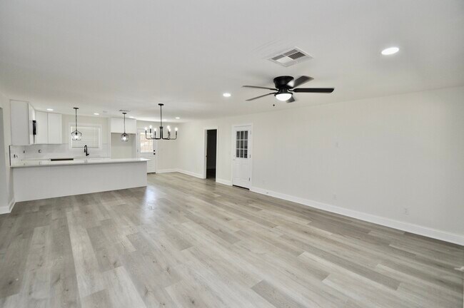 Building Photo - 7634 Wynlea St