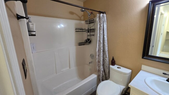 Building Photo - Heart of Puyallup Stunner; a Must See!