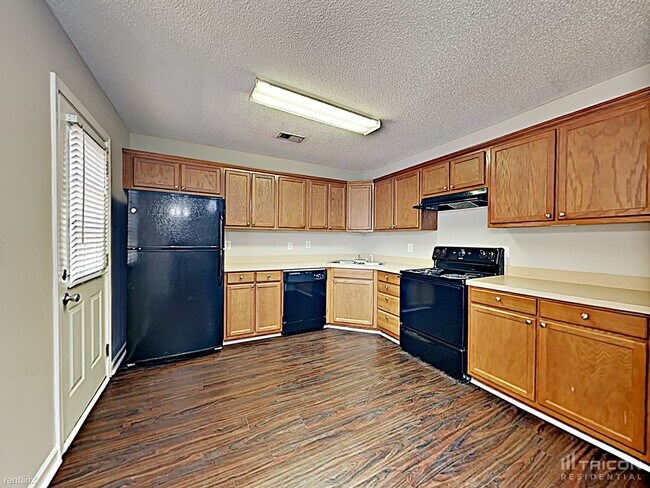 Building Photo - 121 Summer Vale Dr