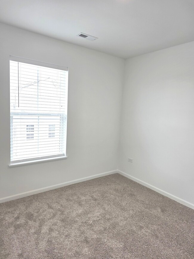 Building Photo - 14952 Dyer Ln