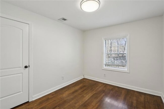 Building Photo - 1833 Flat Shoals Rd SE